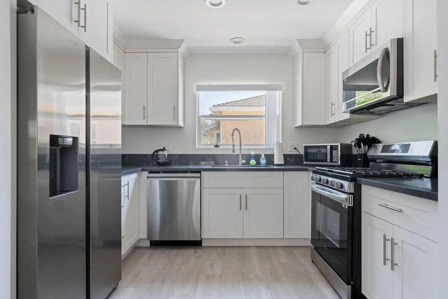 Serene Home In Central Burbank